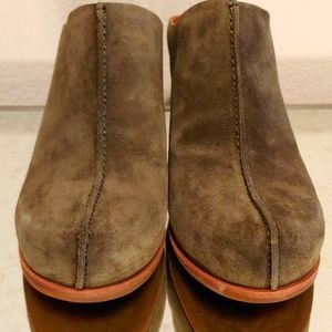 Kork-Ease seude clogs